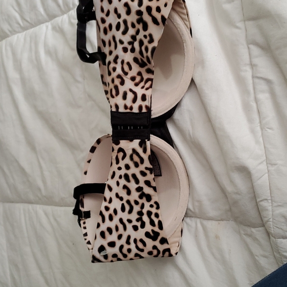 NWOT. Victoria's Secret  bra 32DD. - Picture 4 of 7